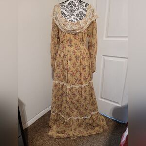 Vintage dress with lace